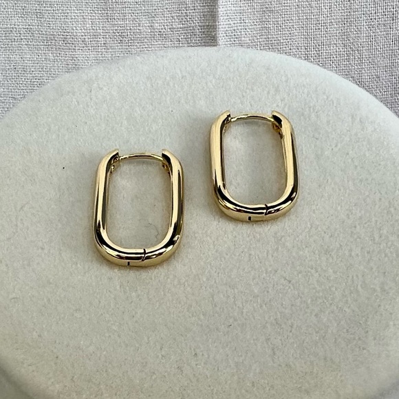 14k Gold Filled Oblong Hoops - Picture 2 of 3
